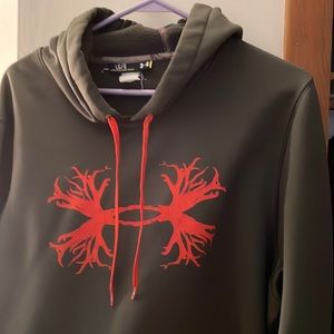 Under Armor sweatshirt